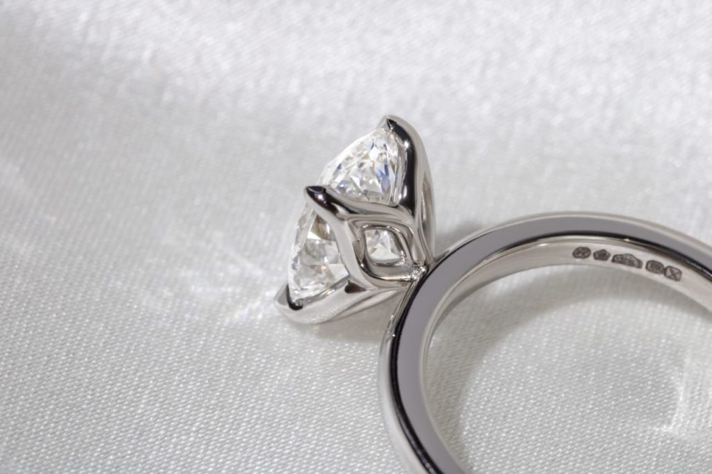Discover the Beauty of Lab Grown Diamond Engagement Rings